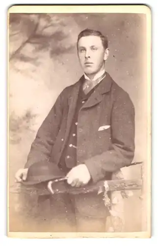 Fotografie James Huff, Penrith, 10, Victoria Road, Junger Herr im Anzug mit Krawatte