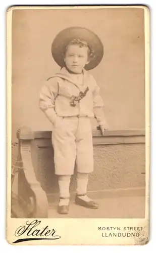 Fotografie Slater, Llandudno, Mostyn Street, Kleiner Junge im Matrosenanzug