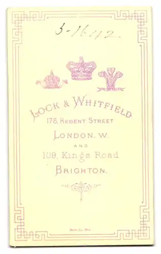 Fotografie Lock & Whitfield, London-W., 178, Regent Street, Junger Herr im Anzug mit Fliege