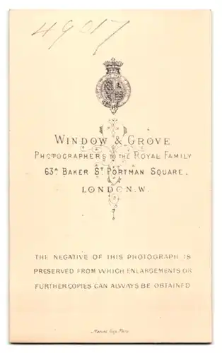 Fotografie Window & Grove, London, 63A. Baker St., Junger Mann mit Jacket und Krawatte