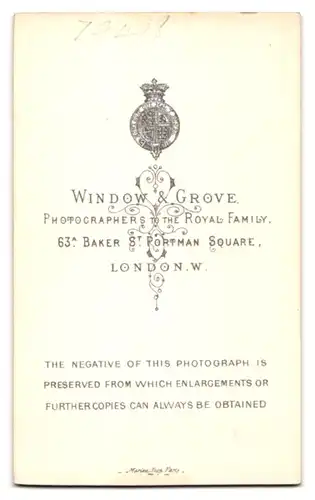 Fotografie Window & Grove, London, 63A. Baker Str., Lesender Mann mit Schnauzbart