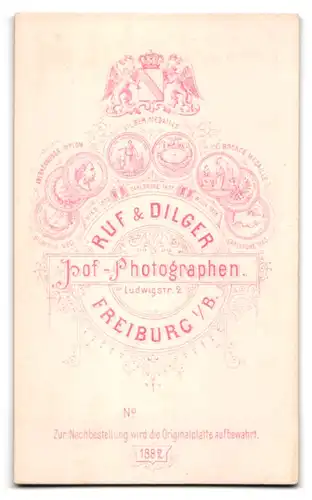 Fotografie Ruf & Dilger, Freiburg i. B., Ludwigstr. 2, Mann mit Vollbart und Jackett