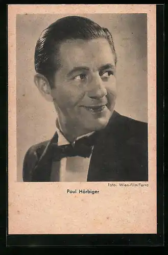 AK Schauspieler Paul Hörbiger mit gegeltem Haar und lächelndem Seitenblick