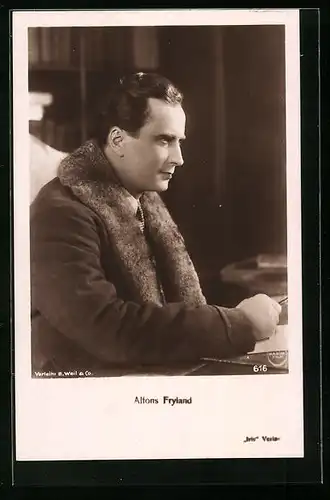 AK Schauspieler Alfons Fryland in Jacke mit Pelzkragen