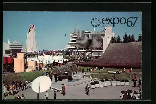 AK Montréal, expo67 1967, Messebesucher vor den Hallen und Brunnen