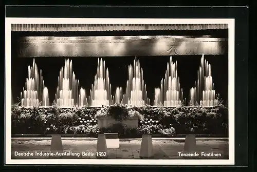 AK Berlin, Deutsche Industrie-Ausstellung 1952, beleuchtete Fontänen