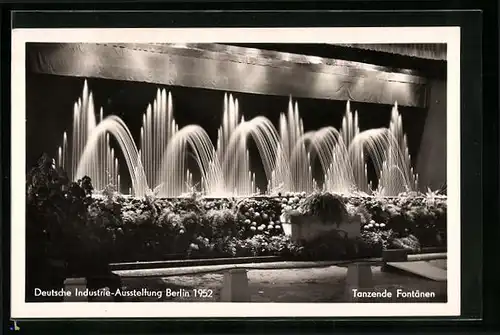 AK Berlin, Deutsche Industrie-Ausstellung 1952, beleuchtete Fontänen