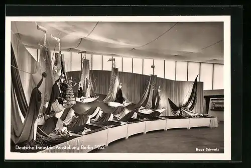 AK Berlin, Deutsche Industrie-Ausstellung 1952, textile Dekoration im Haus Schweiz