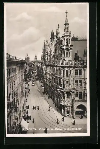 AK München, Weinstrasse mit Rathaus u. Theatinerkirche