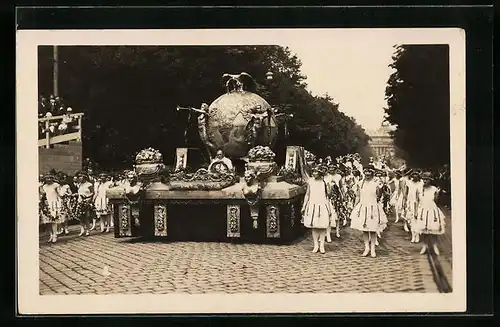 AK Wien, Gewerbefestzug 1929, Festwagen mit Globus