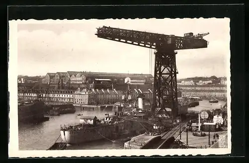 AK Brest, Croiseur en armement sous la grue de l`Arsenal