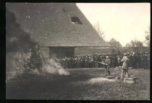 3 Fotografien Atelier Victoria, Ulm / Donau, Feuerwehr bei der Demonstration eines Löschapparates - Feuerlöscher