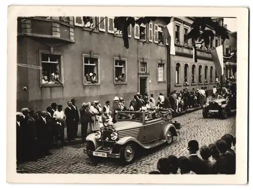 6 Fotografien unbekannter Fotograf, Ansicht Pirmasens, Kaiserstrasse, Festumzug mit Zirkus-Elefanten, Militär-Orchester