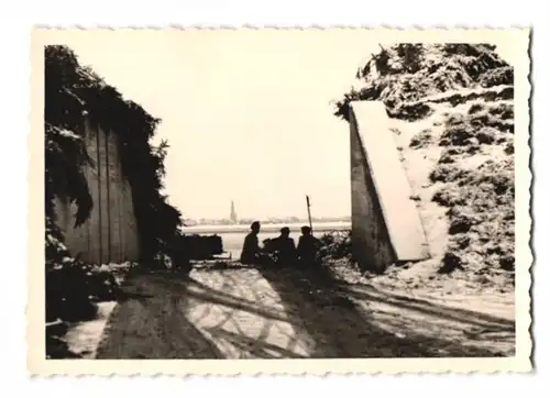 16 Fotografien unbekannter Fotograf, Ansicht Lunden, Ortsansichten, Strassenansichten, Gehöft, Eisenbahn am Ortsrand