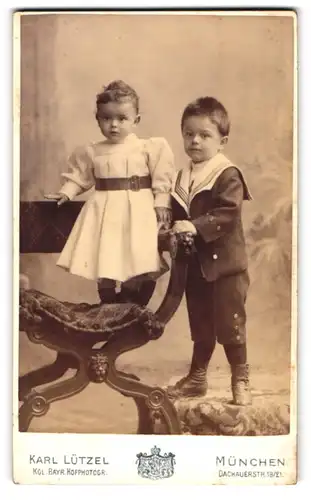 Fotografie Karl Lützel, München, Dachauerstr. 19-21, Kleines Mädchen und Junge in modischer Kleidung