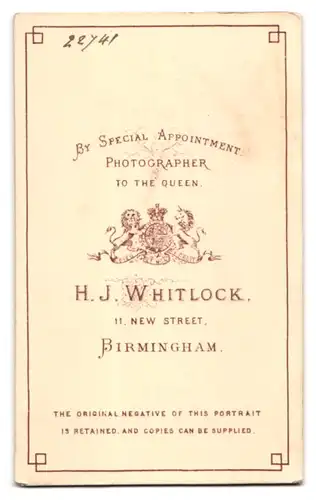 Fotografie H. J. Whitlock, Birmingham, 11, New Street, Kleines Mädchen im modischen Kleid