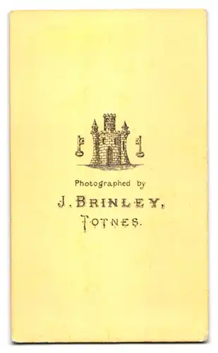 Fotografie J. Brinley, Totnes, Herr im Anzug mit Walrossbart