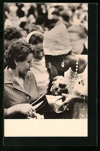 AK Moskau, Weltkongress der Frauen 1963, Frau mit Stift und Zettel, DDR-Propaganda