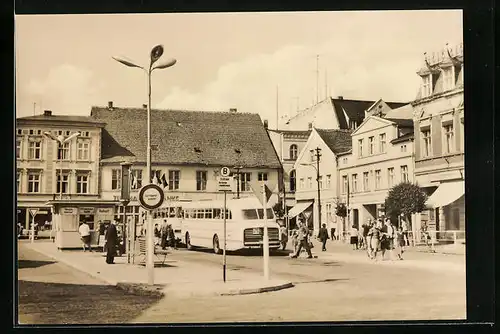 AK Ueckermünde, Busbahnhof und Kiosk auf dem Karl-Marx-Platz