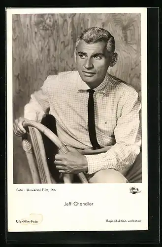 AK Schauspieler Jeff Chandler im Film Klar Schiff zum Gefecht