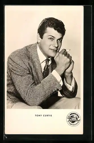 AK Schauspieler Tony Curtis mit Zigarette