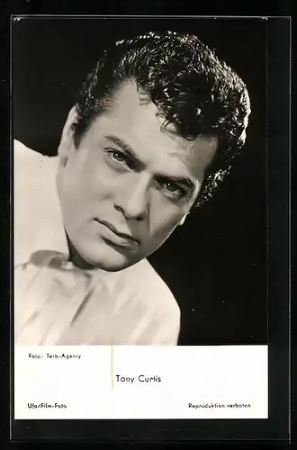 AK Schauspieler Tony Curtis mit ernstem Blick