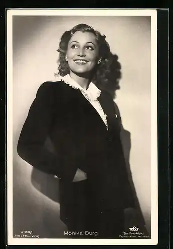 AK Schauspielerin Monika Burg lächelt