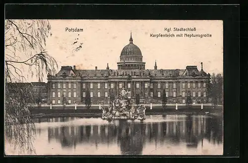 AK Potsdam, Königliches Stadtschloss und Karpfenteich mit Neptunsgrotte