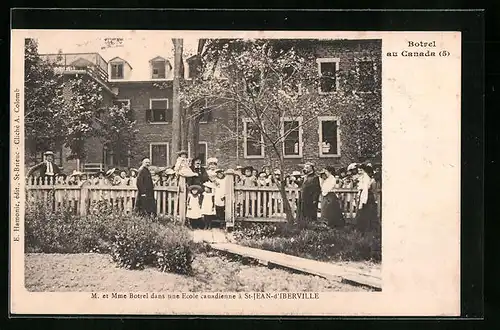 AK St-Jean-d`Iberville, M. et Mme. Botrel dans uns Ecole canadienne