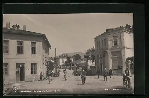 AK Panagjurischte, Blick durch eine Strasse im Ort
