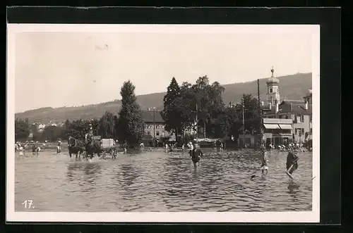 Foto-AK Romanshorn, Hochwasser, Kinder & Pferdewagen im Wasser