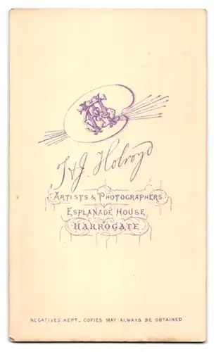 Fotografie T. & J. Holroyd, Harrogate, Älterer Herr im Anzug mit Bart