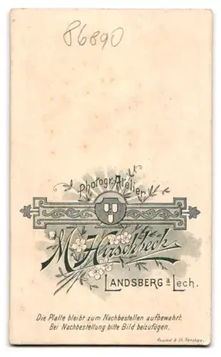 Fotografie M. Hirschbeck, Landsberg a. Lech., Modisch gekleidete Dame mit Schirm