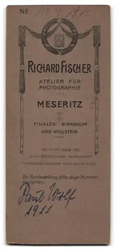 Fotografie Richard Fischer, Meseritz, Junger Herr im gestreiften Anzug mit Schnauzbart