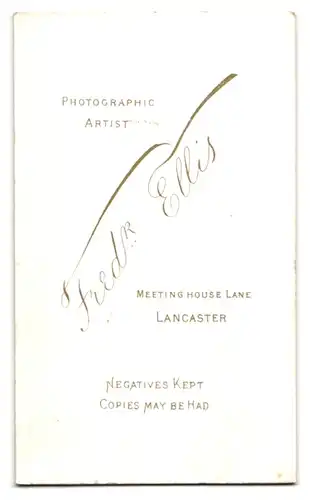 Fotografie F. Ellis, Lancaster, Meeting House Lane, Stehender Mann im Anzug und mit Kaiser-Wilhelm-Bart