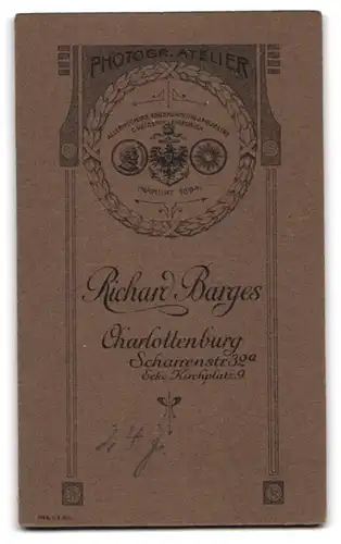 Fotografie Richard Barges, Berlin-Charlottenburg, Scharrenstr. 32 a Ecke Kirchplatz 9, Eleganter Herr mit Schnauzbart