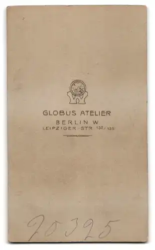 Fotografie Atelier Globus, Berlin-W. Leipziger-Str. 132-135, Junge Dame mit zurückgebundenem Haar