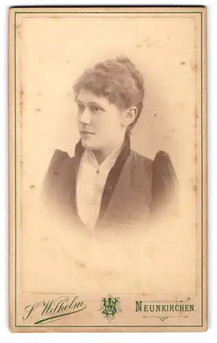 Fotografie S. Wilhelm, Neunkirchen, Bahnhofstr. 7, Junge Dame mit hochgestecktem Haar