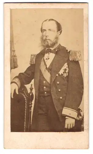 Fotografie Portrait Maximilian I. von Österreich Kaiser von Mexiko in Paradeuniform mit vielen Orden & Epauletten