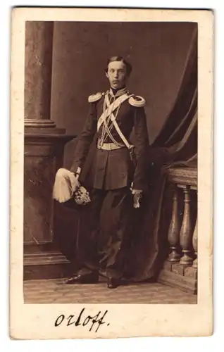 Fotografie Disderi & Cie, Paris, 8 Boulevard des Italiens, Nikolai Graf von Orlow in Paradeuniform m. Epauletten