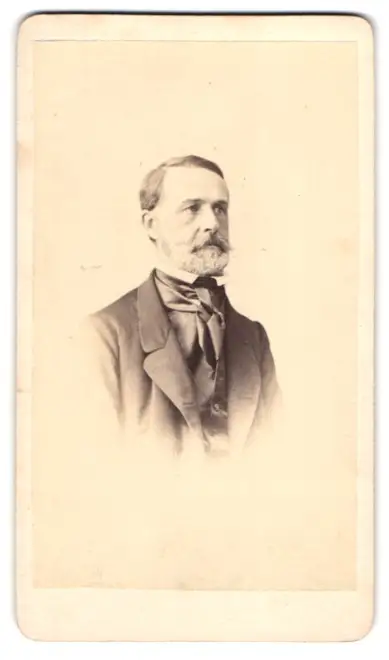 Fotografie Carl Falke, Gera, Portrait Fürst Heinrich XIV. von Reuss (jüngere Linie) 0