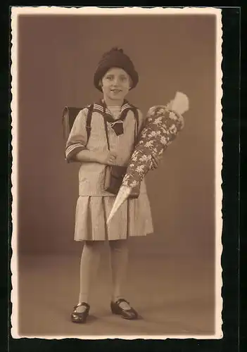 Foto-AK Mädchen mit Zuckertüte, Schulanfang 1926
