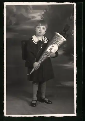 Foto-AK Mädchen mit Schulranzen, Schulanfang