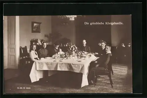 AK Die Königsfamilie von Griechenland am Esstisch