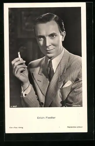 AK Schauspieler Erich Fiedler im Anzug mit Krawatte