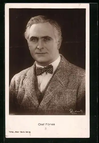 AK Schauspieler Olaf Fönss mit gepunkteter Fliege