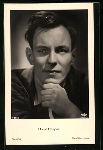 AK Schauspieler Horst Caspar in nachdenklicher Haltung