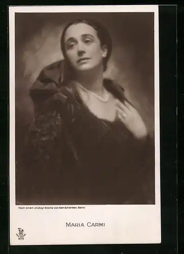 AK Schauspielerin Maria Carmi mit Perlenkette und Fingerring