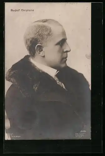 AK Schauspieler Rudolf Christians im Mantel mit Pelzbesatz
