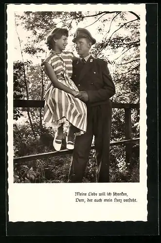 AK Soldat der Bundeswehr mit junger Frau, Meine Liebe will ich schenken...